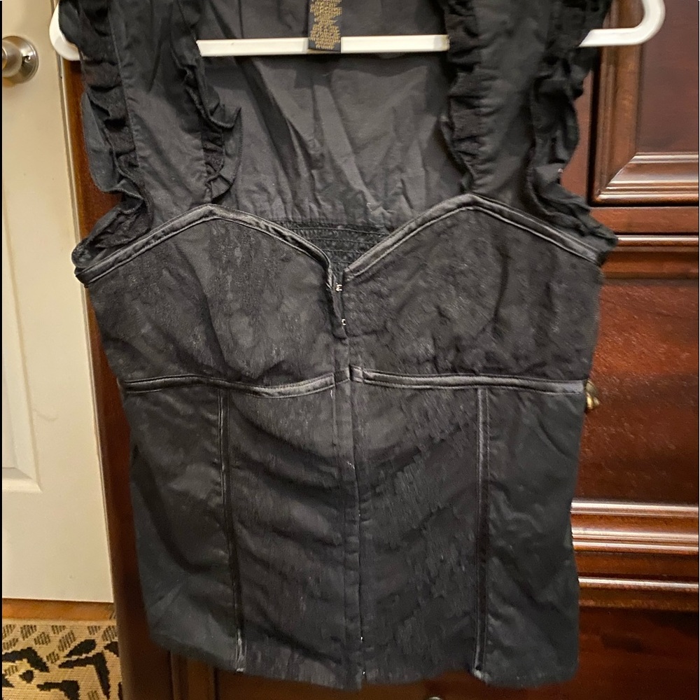 Juniors top, clasp closures, not button. Super cute, worn once.